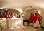 Biskupi slávili omšu pri hrobe sv. apoštola Petra a navštívili prvé dikastéria