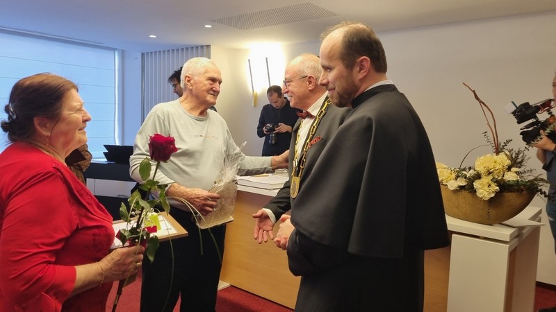 V Šali v rámci Národného týždňa ocenili dlhoročné manželské zväzky