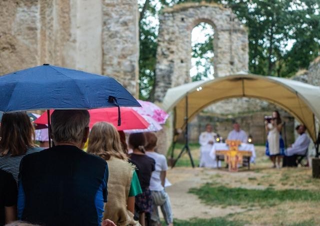 Noc hradov a zrúcanín v priestoroch Katarínky v atmosfére stredovekej hudby