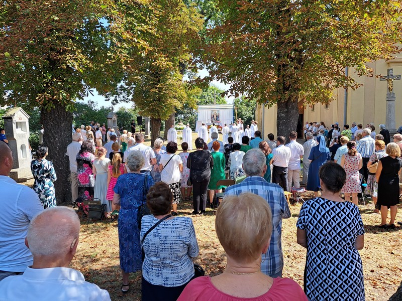 Cez víkend veriaci putovali k Nanebovzatej Panne Márii v Seredi - Čepeni