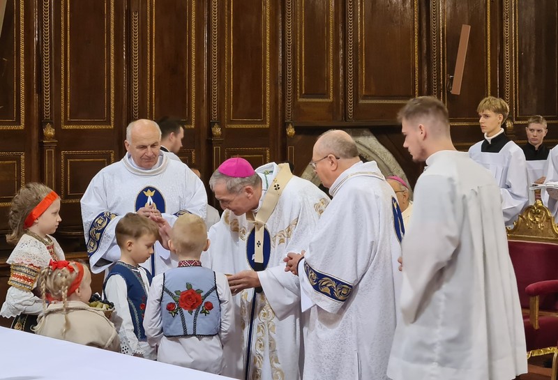 Zvolenský a Kuboš: Božia prítomnosť v rodine a Eucharistii ako cesta k svätosti