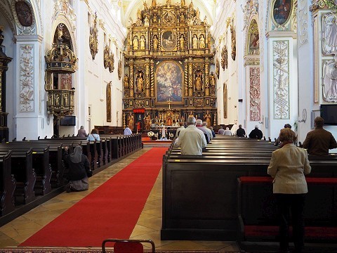 Výzva k sláveniu verejných bohoslužieb v kostoloch