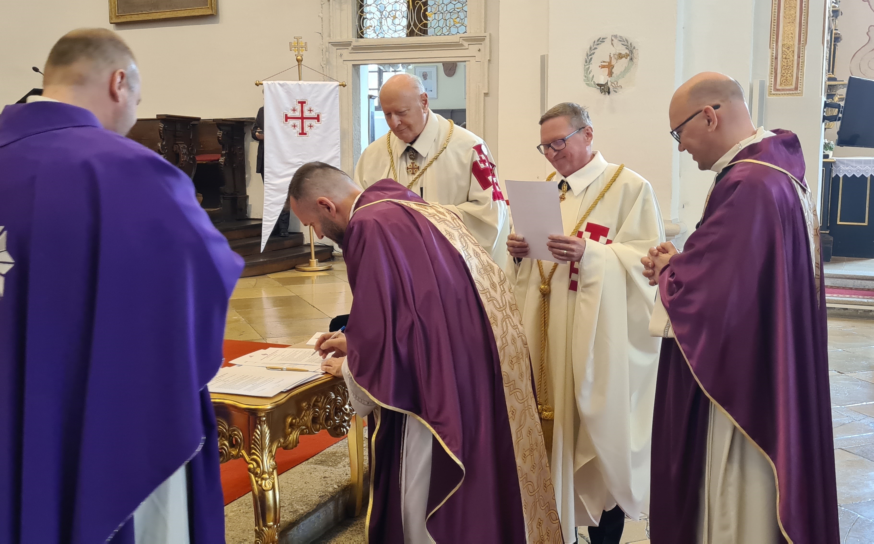 Kardinál Filoni: Kristus neodsudzuje; odpúšťa a oslobodzuje od zla