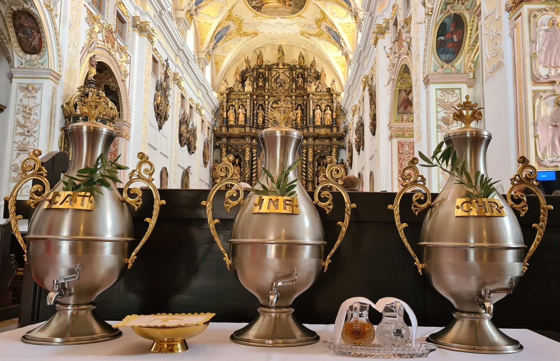 Liturgická komisia KBS pripravila obrad prijatia posvätných olejov vo farnosti