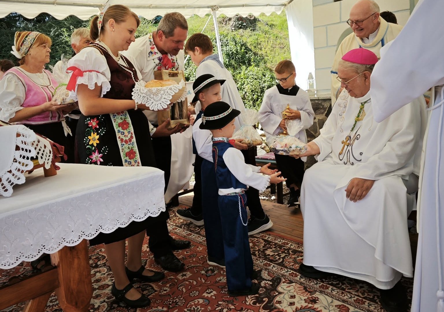 Arcibiskup Orosch: Láska nie je o citoch, ale o konkrétnych skutkoch, ktoré presahujú obyčajnú povinnosť