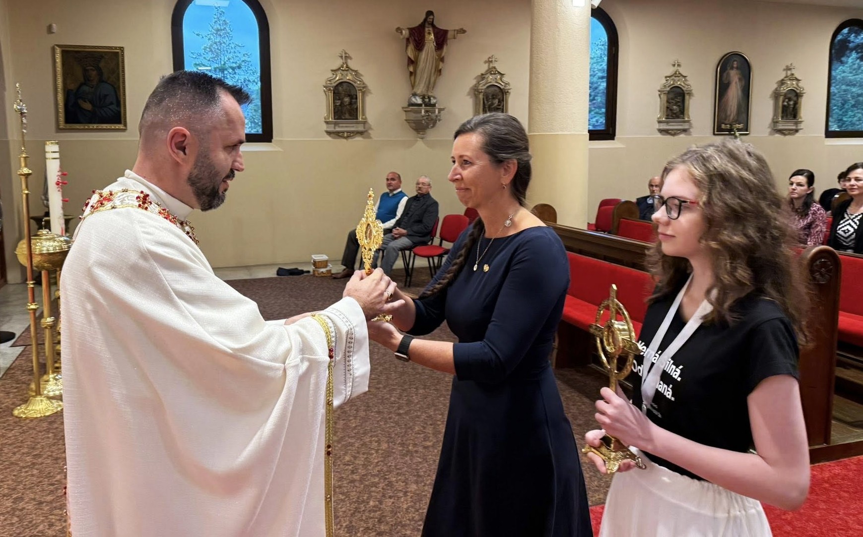 Farnosť Špačince prijala relikvie bl. Jána Havlíka a sv. Vincenta de Paul