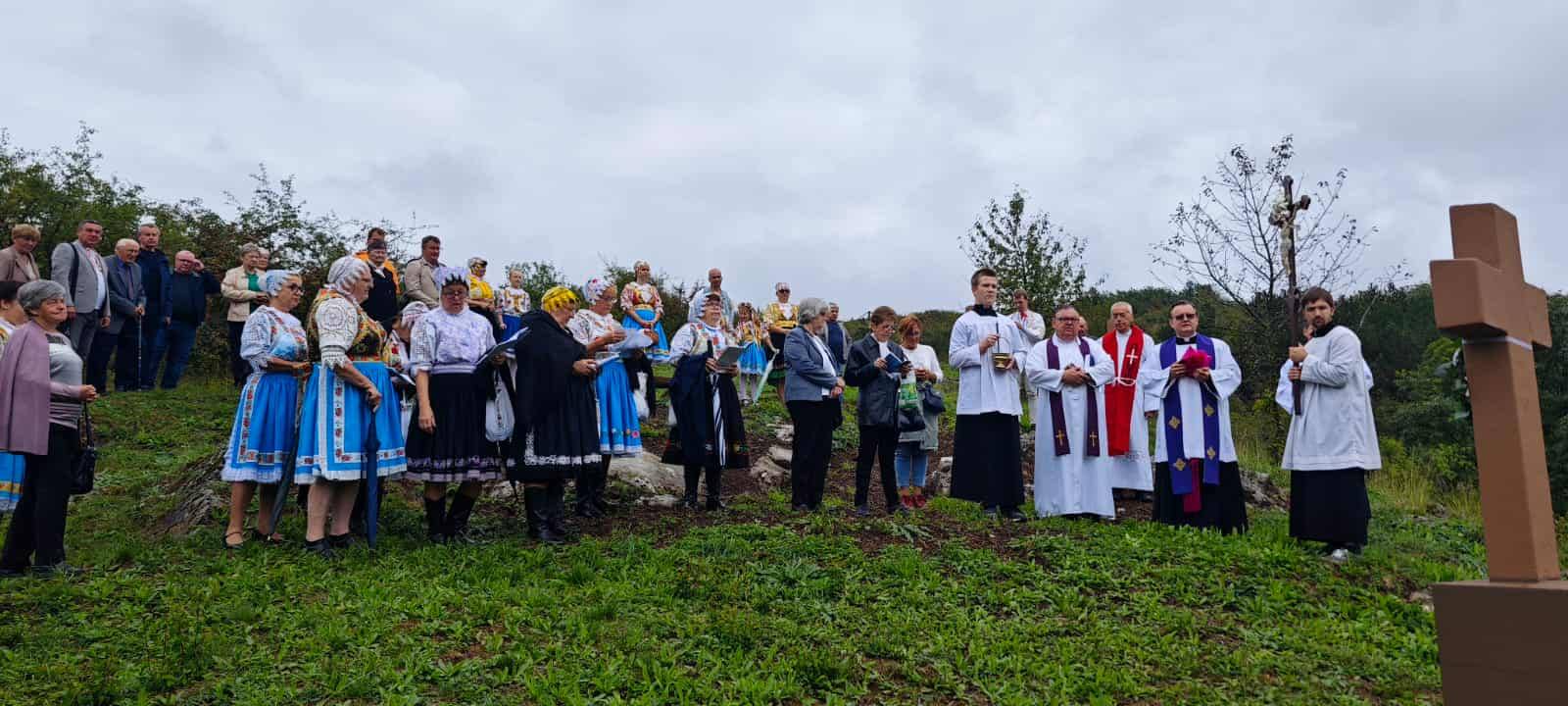 Oslavy 30. výročia konsekrácie kostola v Hubine boli spojené s požehnaním novej krížovej cesty