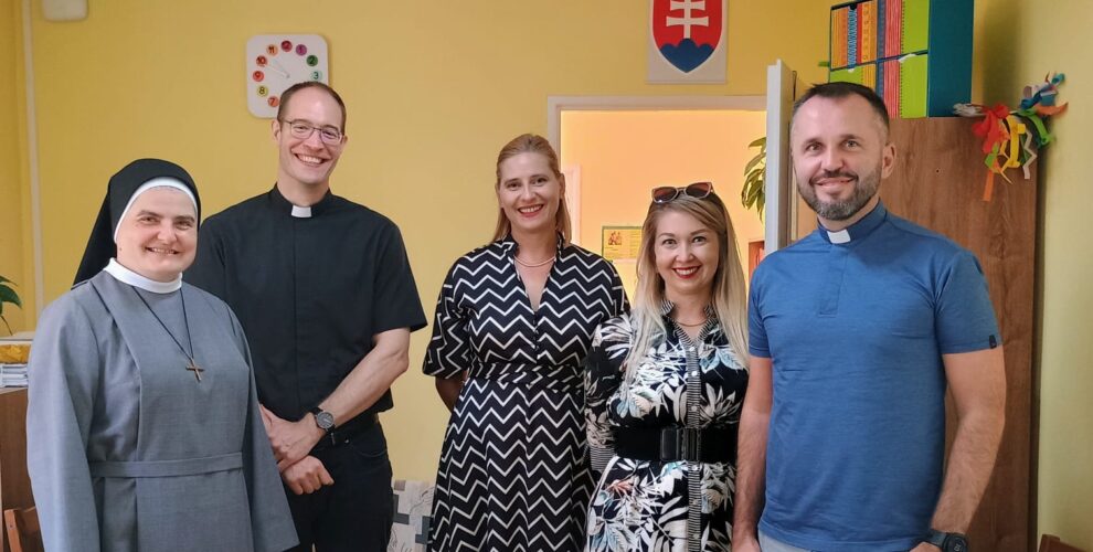 Milosrdné sestry Svätého kríža prevzali CMŠ sv. Alžbety v Trnave