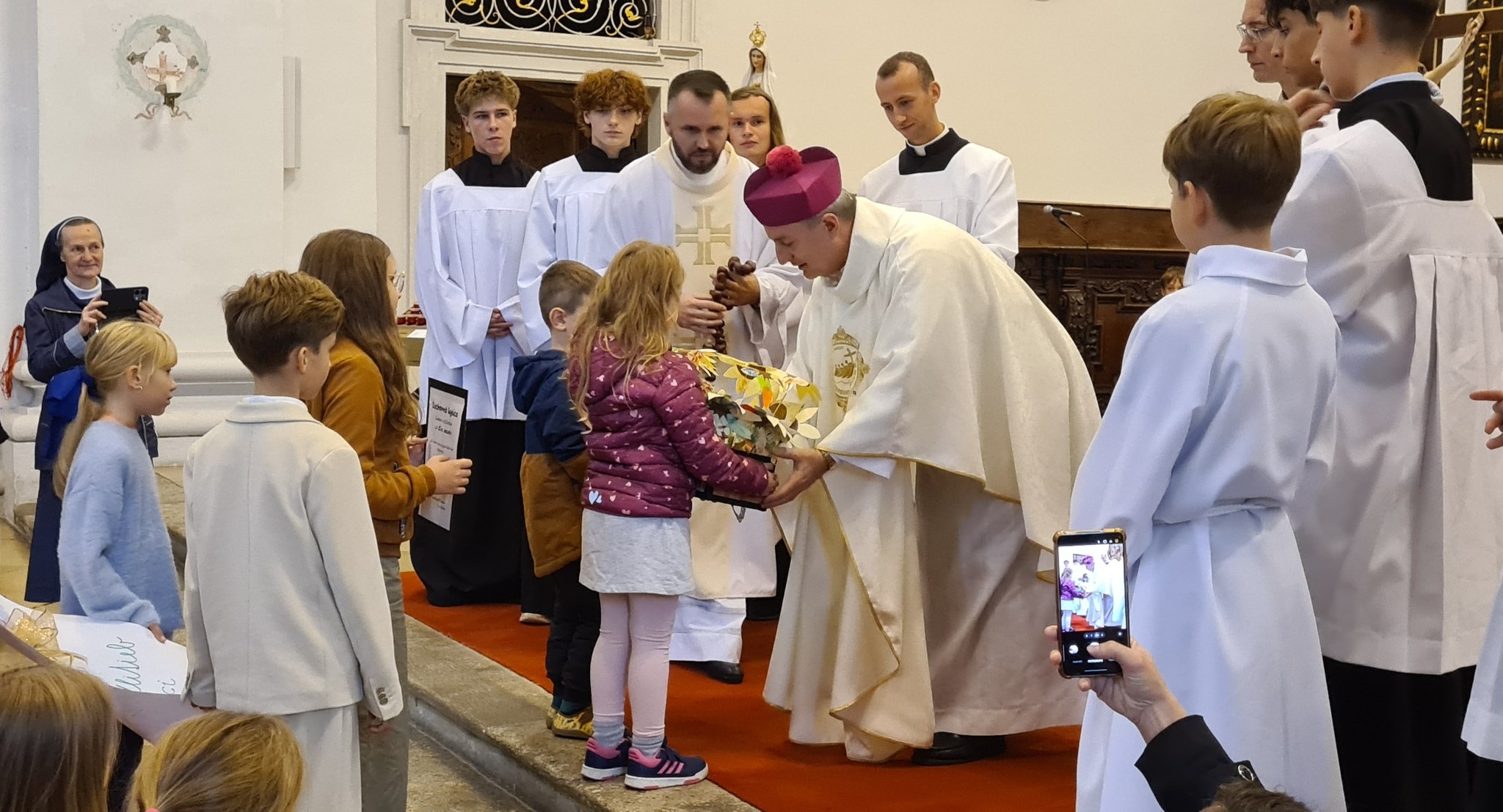 Jubilejná púť žiakov: Cirkevné školy majú deti viesť k osobnému rastu vo vzťahu s Bohom