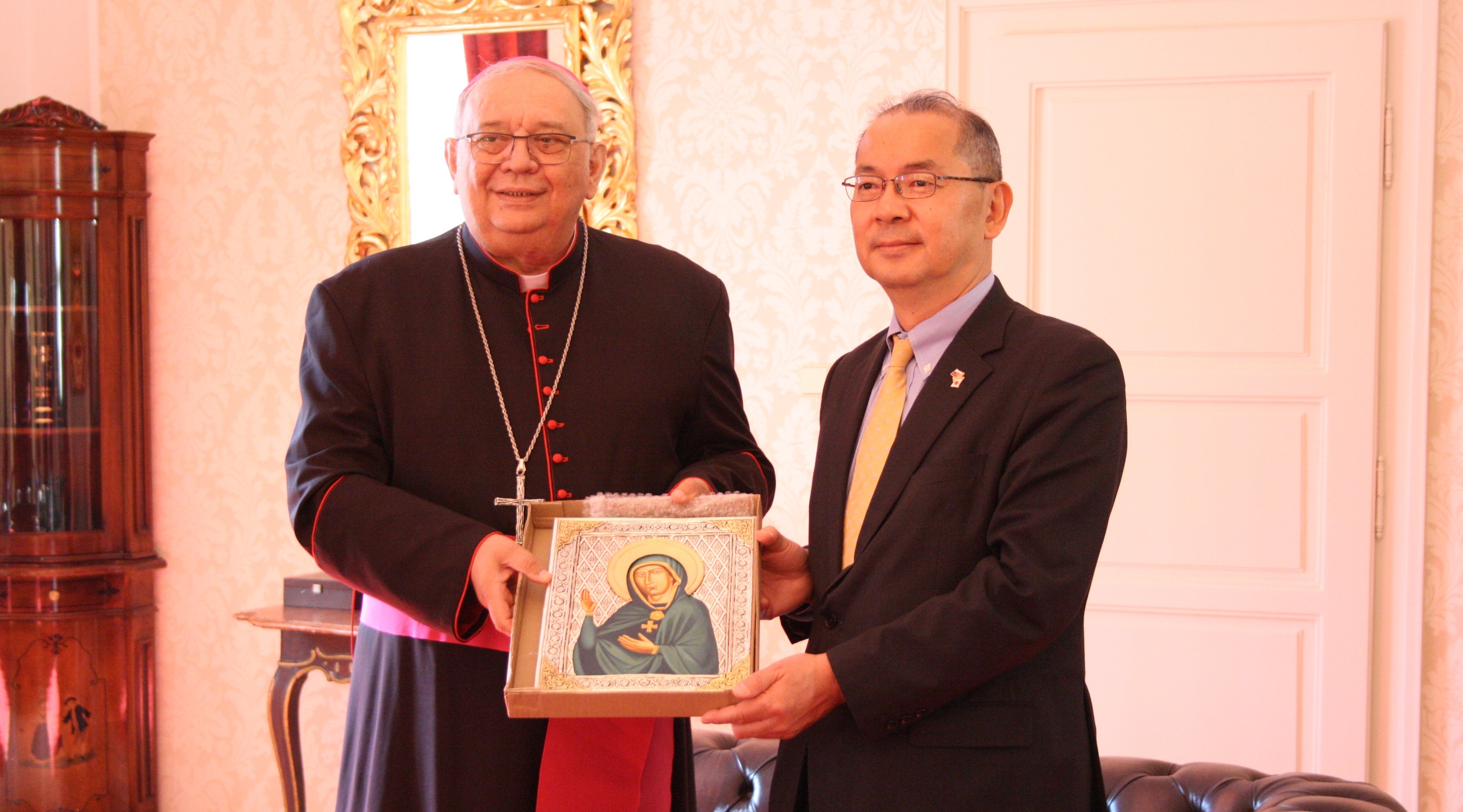 Malý Rím a jeho arcibiskupa navštívil veľvyslanec Japonska na Slovensku