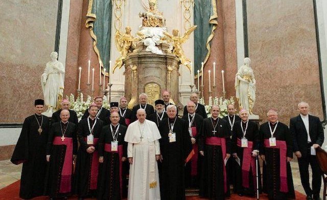 Svätý Otec sa modlil so slovenskými biskupmi v šaštínskej bazilike