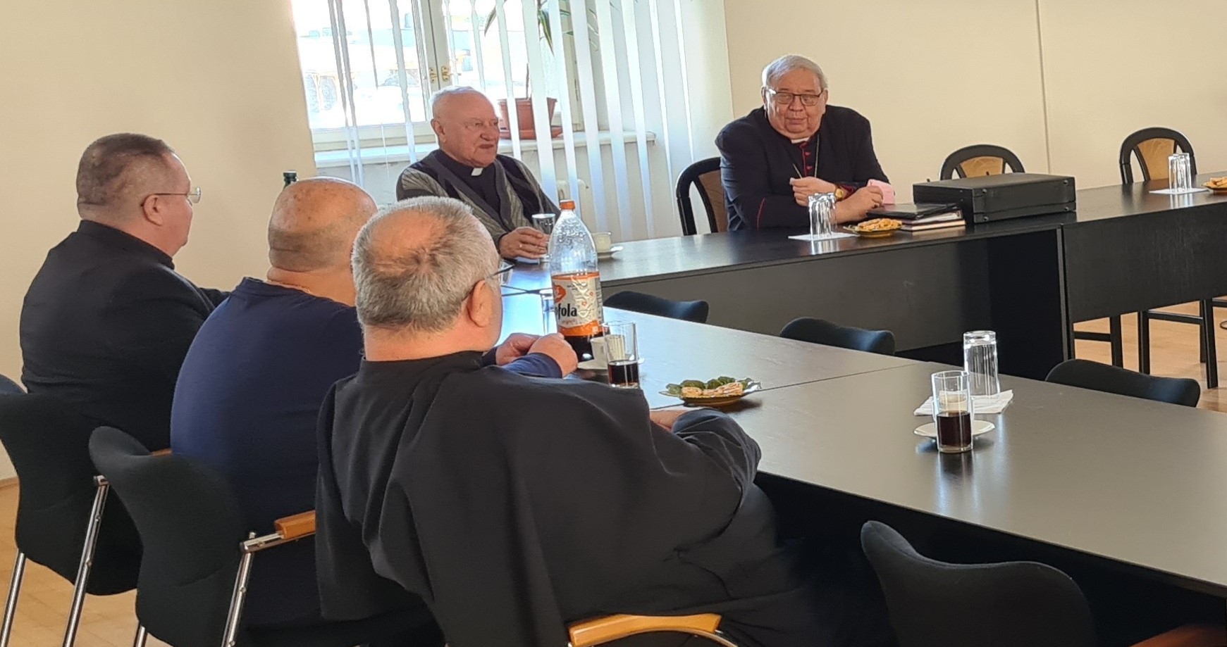 Arcibiskup Ján Orosch ďakuje kňazom obetujúcim sa v prvej línii