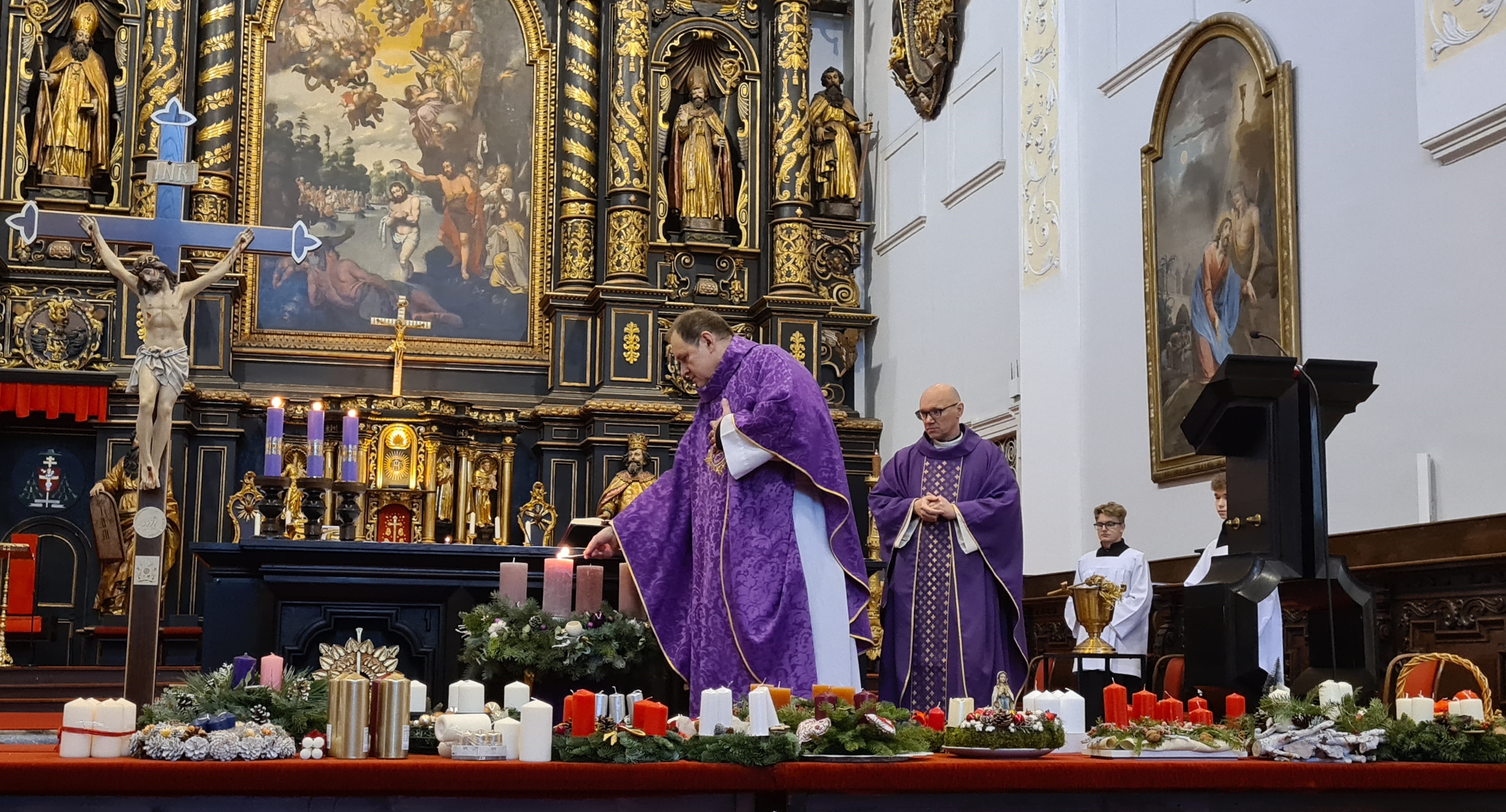 Kde sú zatvorené dvere, treba otvoriť srdcia: Adventné posolstvo pre rok 2025