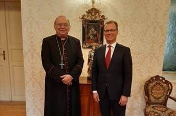 Trnavský arcibiskup prijal na stretnutí dve vzácne návštevy