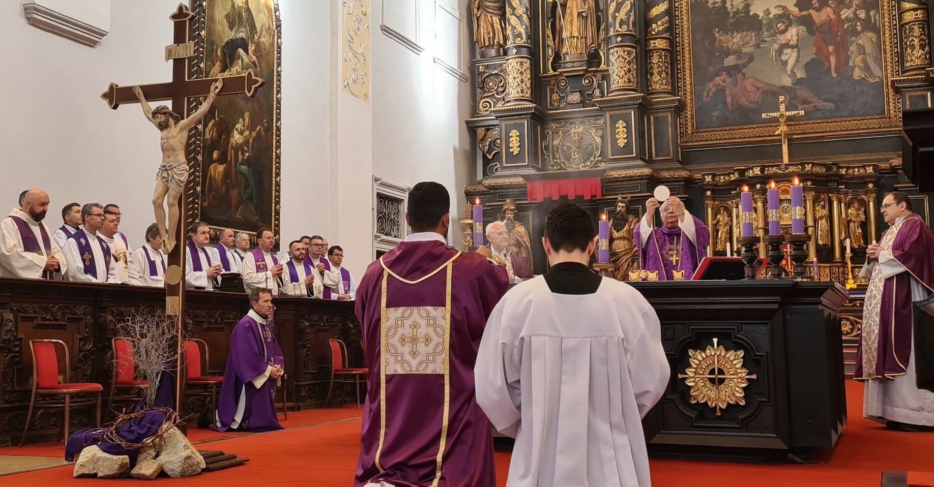 Svätá omša za obete vojny a pokoj na celom svete