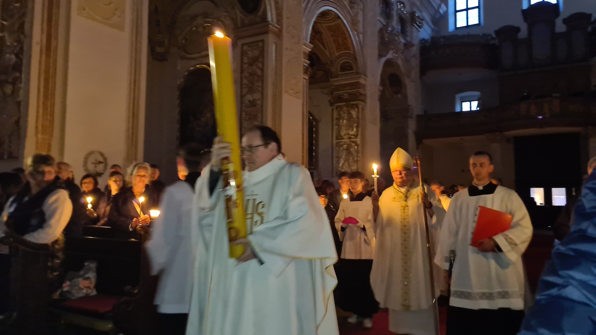 Veľkonočná vigília: Zázrak zmŕtvychvstania – naša istota uprostred globálnej neistoty