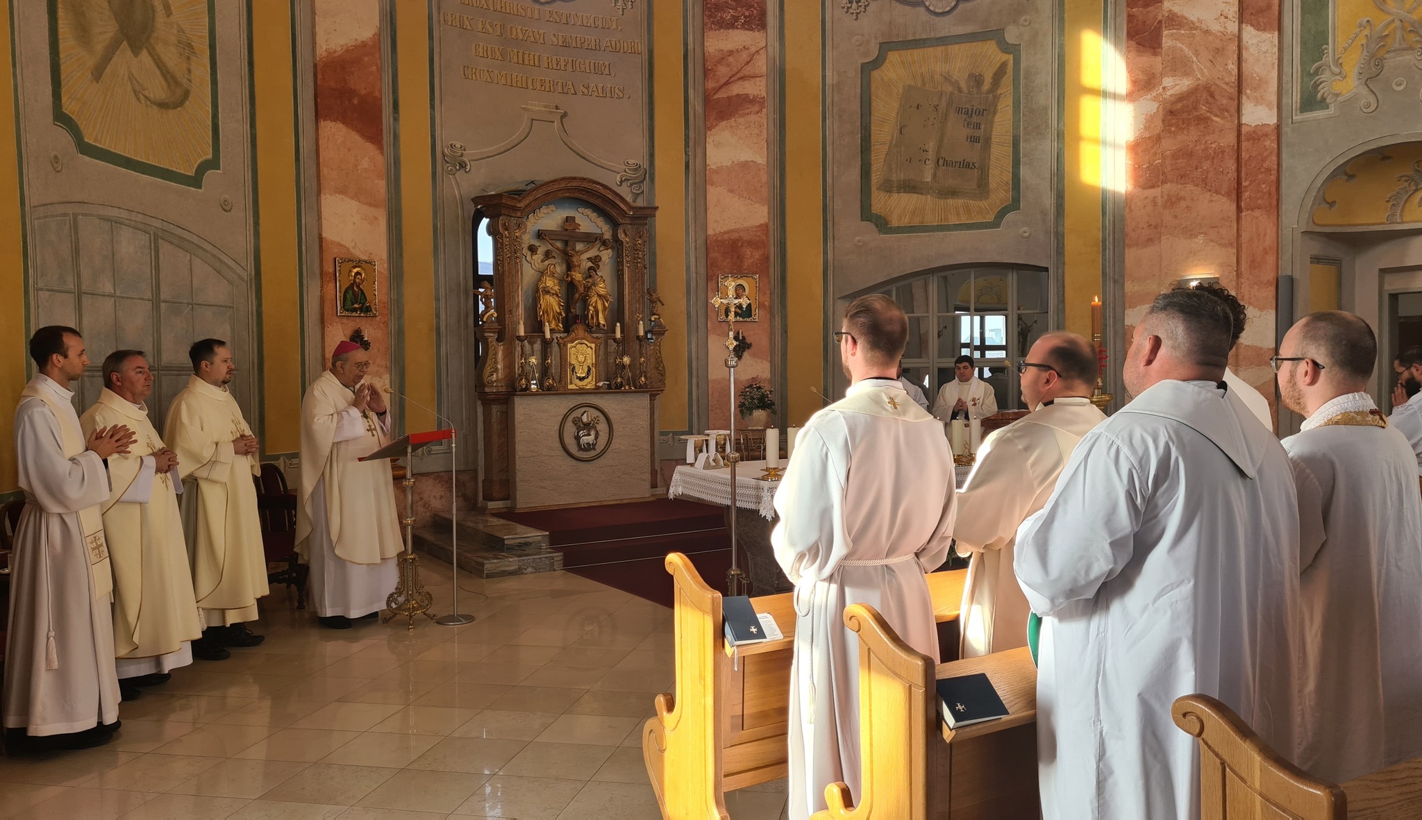 Permanentná formácia kňazov v Trnave: Stretnutie farských vikárov s arcibiskupom Oroschom