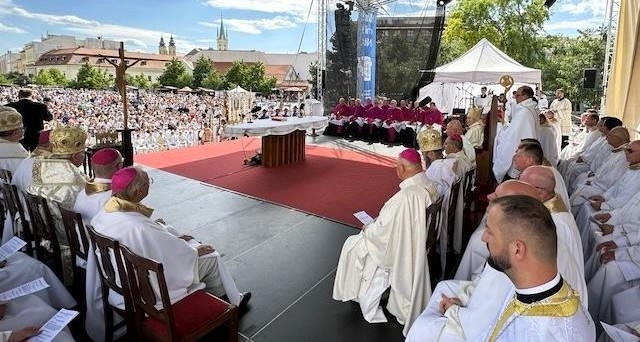 Vierozvestcov si uctili tisíce pútnikov, v Nitre ich povzbudil kardinál Nemet
